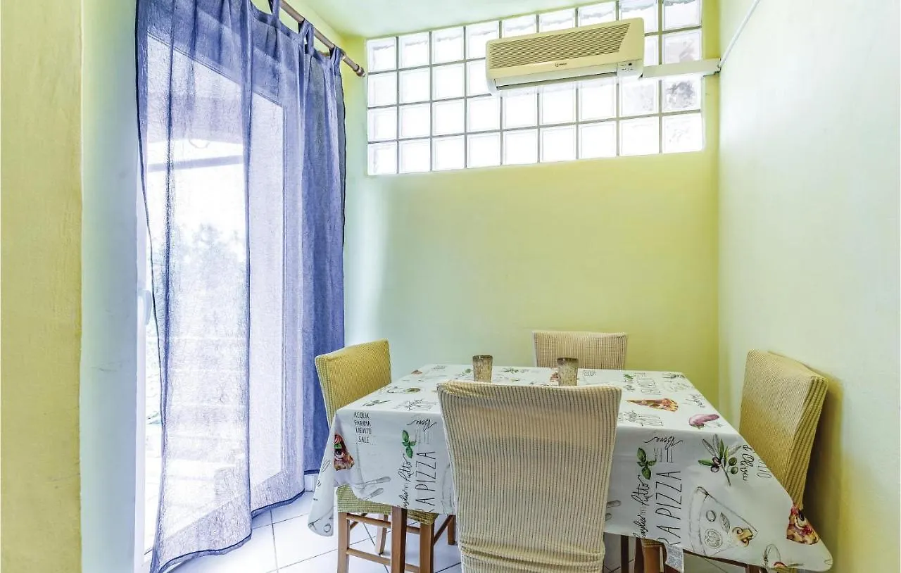 Pet Friendly Apartment In Medulin With Kitchen 0*,  Kroatië